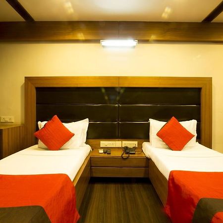 Hotel Kanak Comfort Ahmedabad Exteriör bild