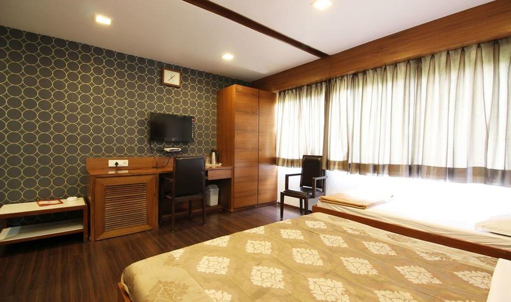 Hotel Kanak Comfort Ahmedabad Exteriör bild